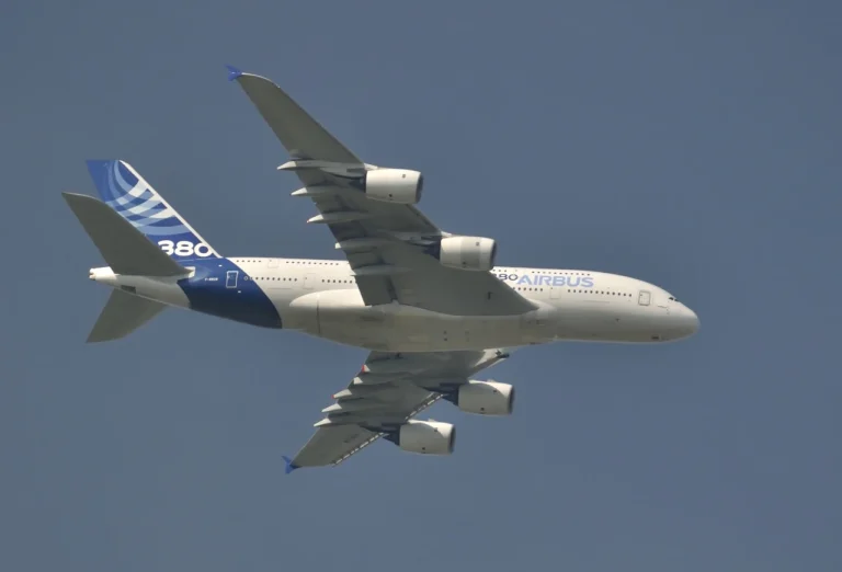 Найбільший пасажирський літак: Airbus A380 і його панування в небі