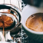 Еспресо: мистецтво тиску, смаку та італійської душі