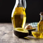 Оливкова олія для обличчя: користь, ризики та правильне застосування