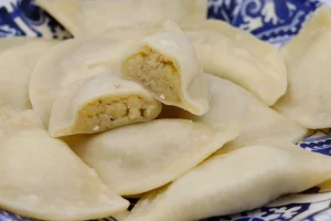 Скільки варити вареники з картоплею: поки тісто прозоріє